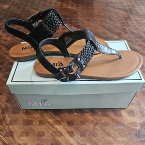 NWB MIA Girl Black Braided Thong Sandal size 7.5